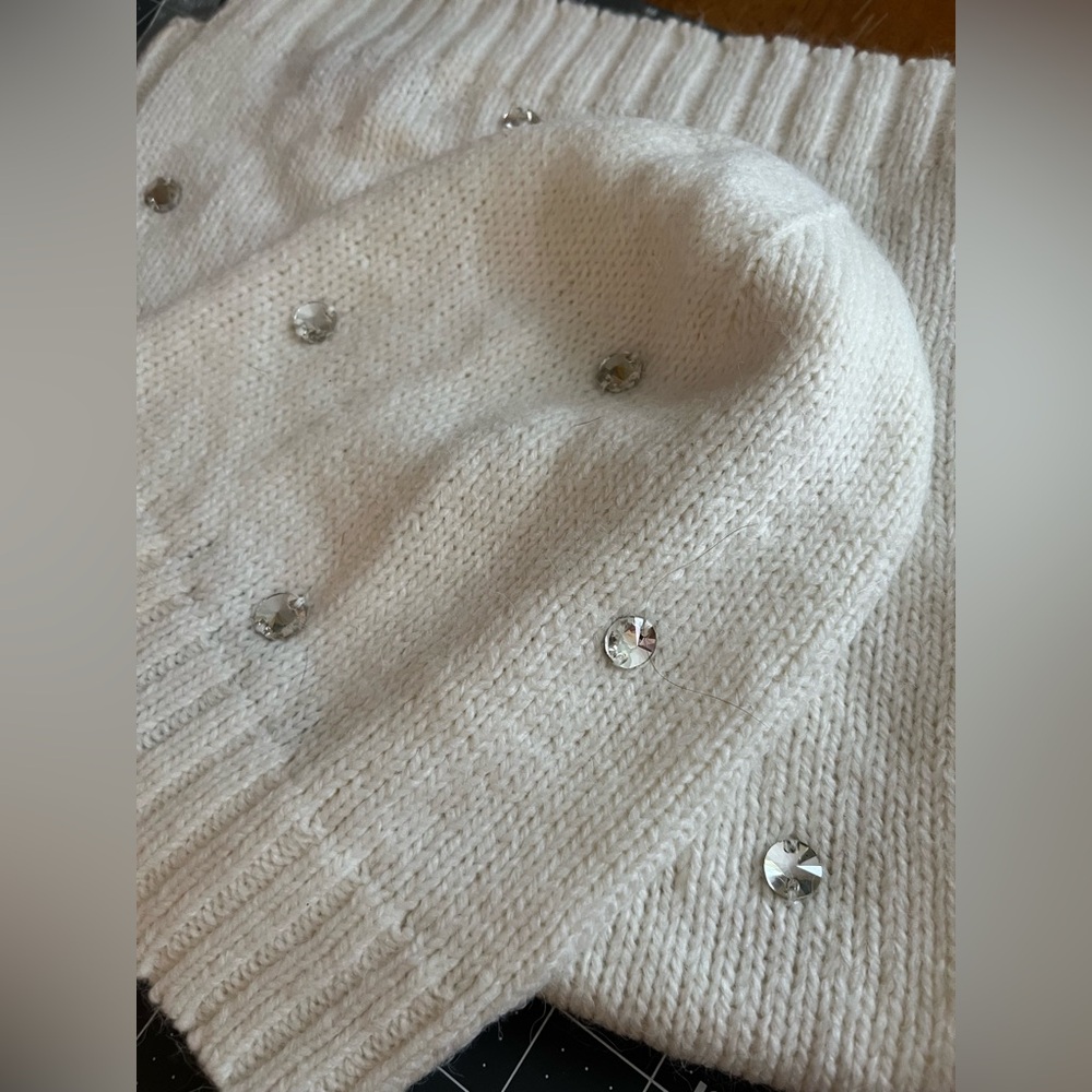 Victoria's Secret White Knit Accessory with Textured Pattern
